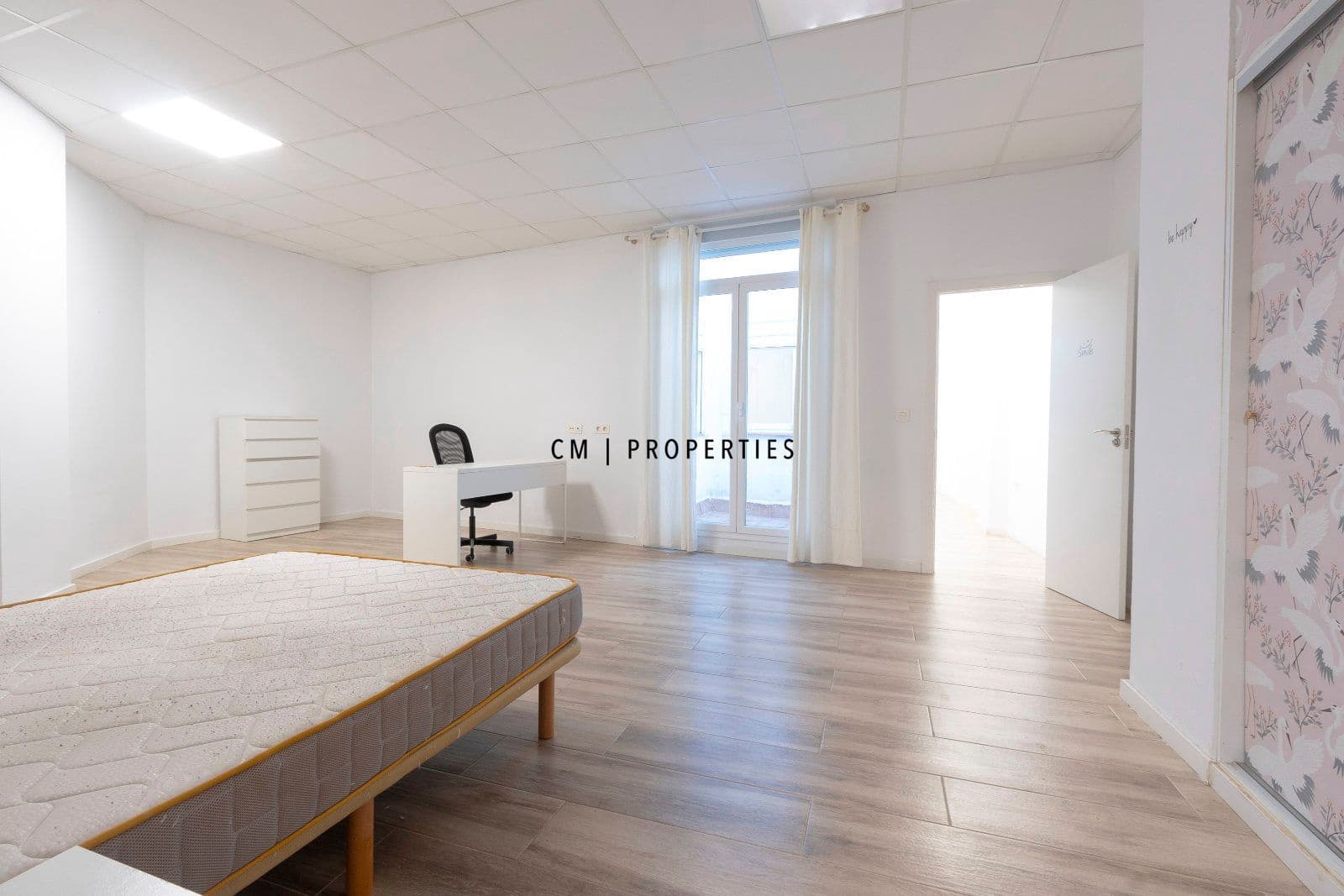 4 bedroom Flat for rent in Valencia city with garage - € 1,950 (Ref: 9496589)