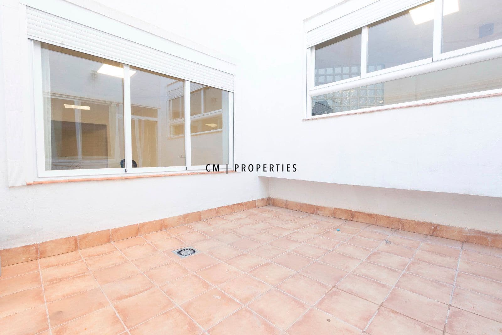 4 bedroom Flat for rent in Valencia city with garage - € 1,950 (Ref: 9496589)
