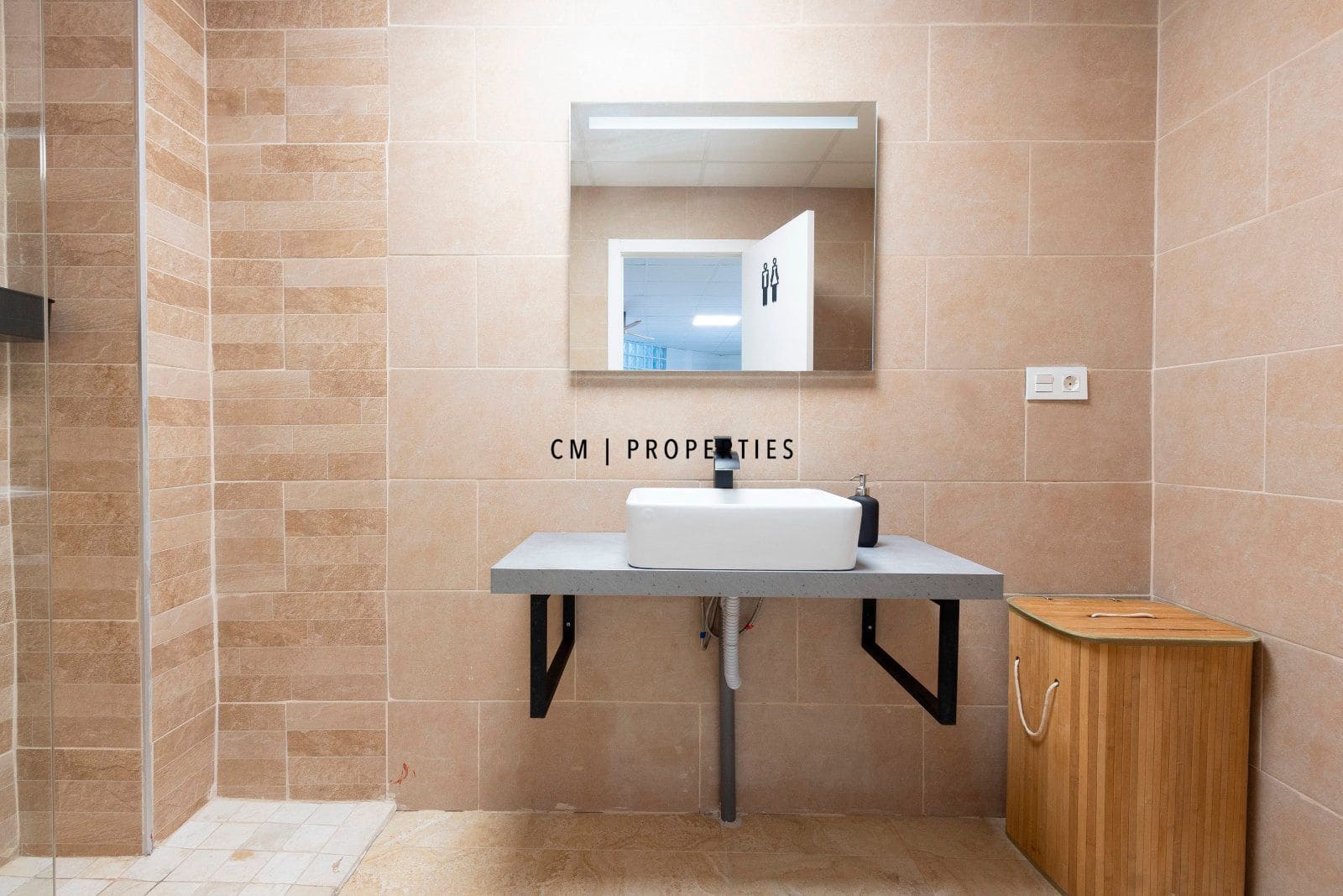 4 bedroom Flat for rent in Valencia city with garage - € 1,950 (Ref: 9496589)