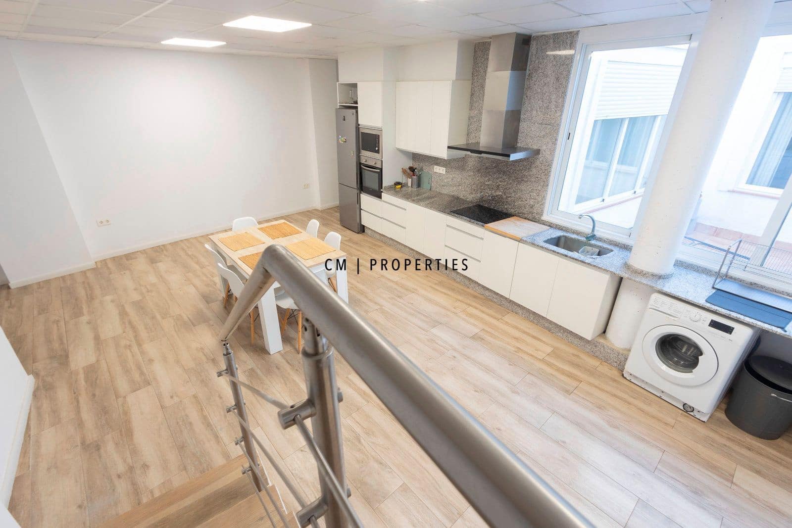 4 bedroom Flat for rent in Valencia city with garage - € 1,950 (Ref: 9496589)