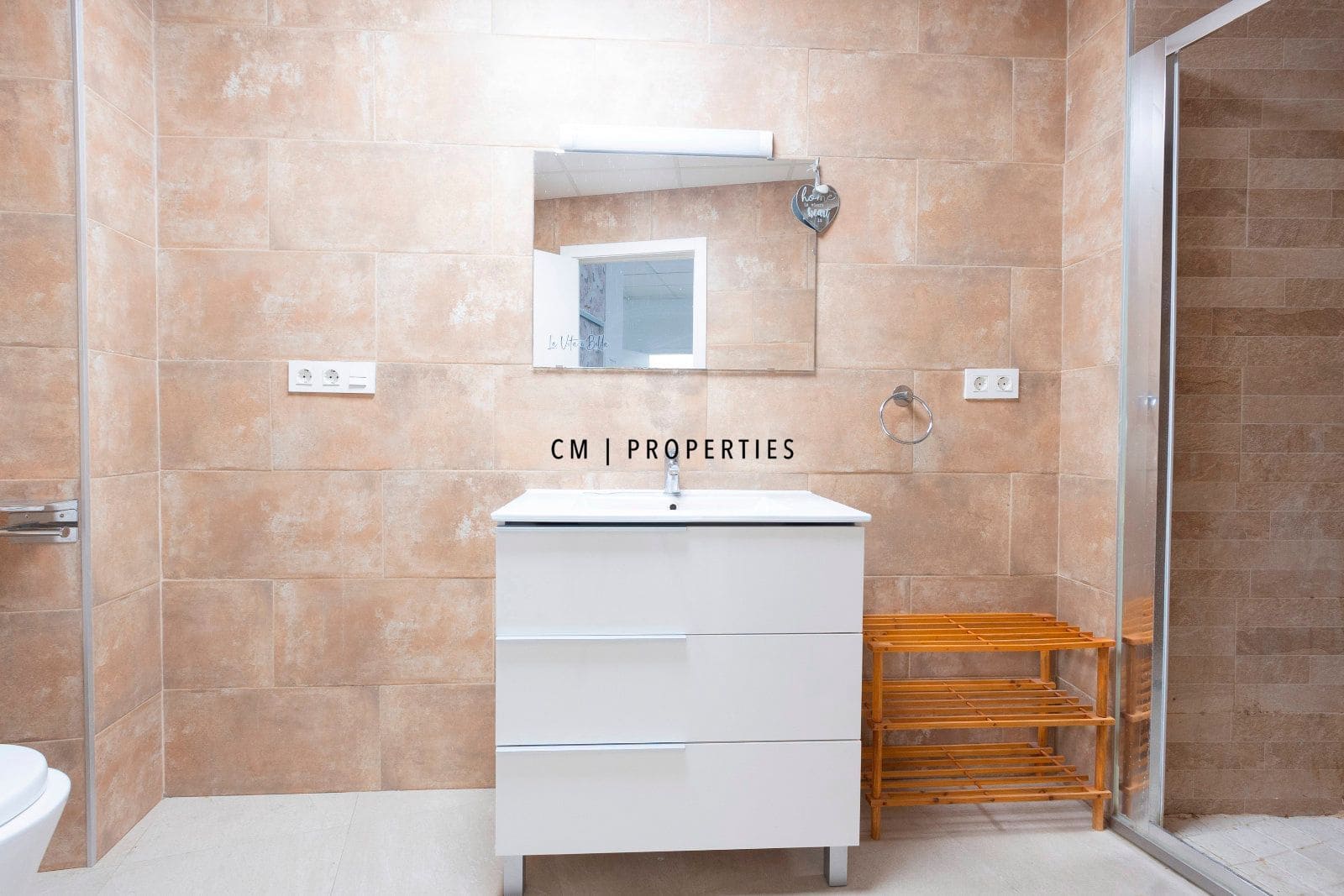 4 bedroom Flat for rent in Valencia city with garage - € 1,950 (Ref: 9496589)