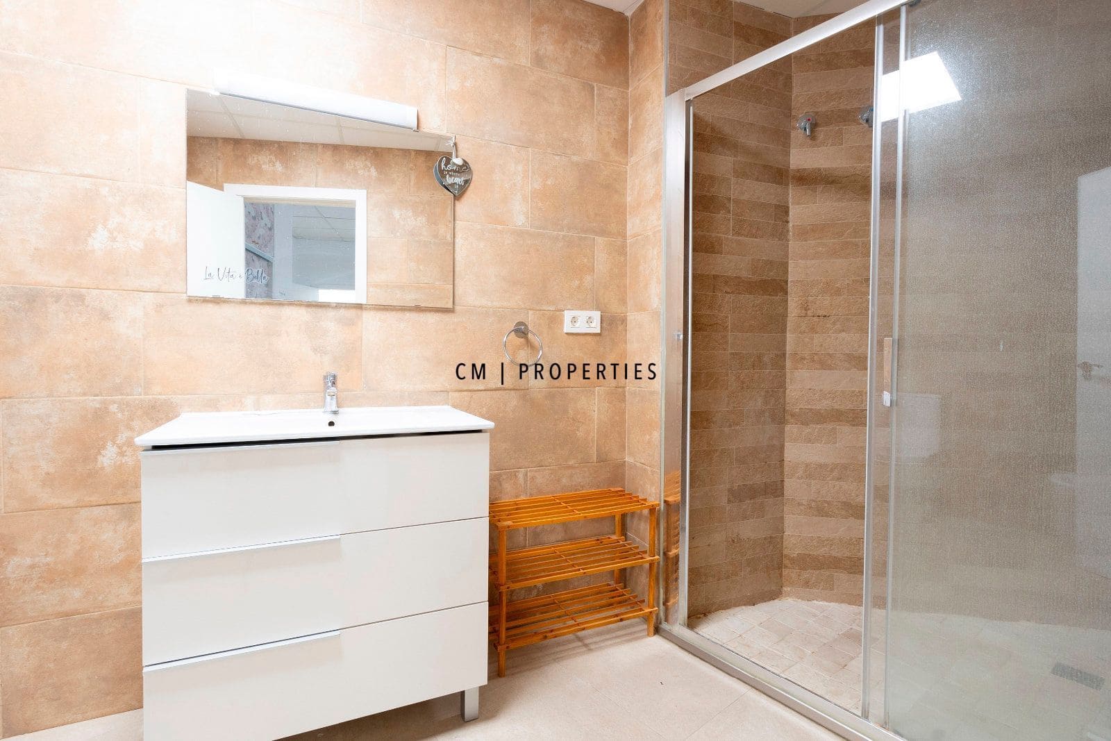 4 bedroom Flat for rent in Valencia city with garage - € 1,950 (Ref: 9496589)