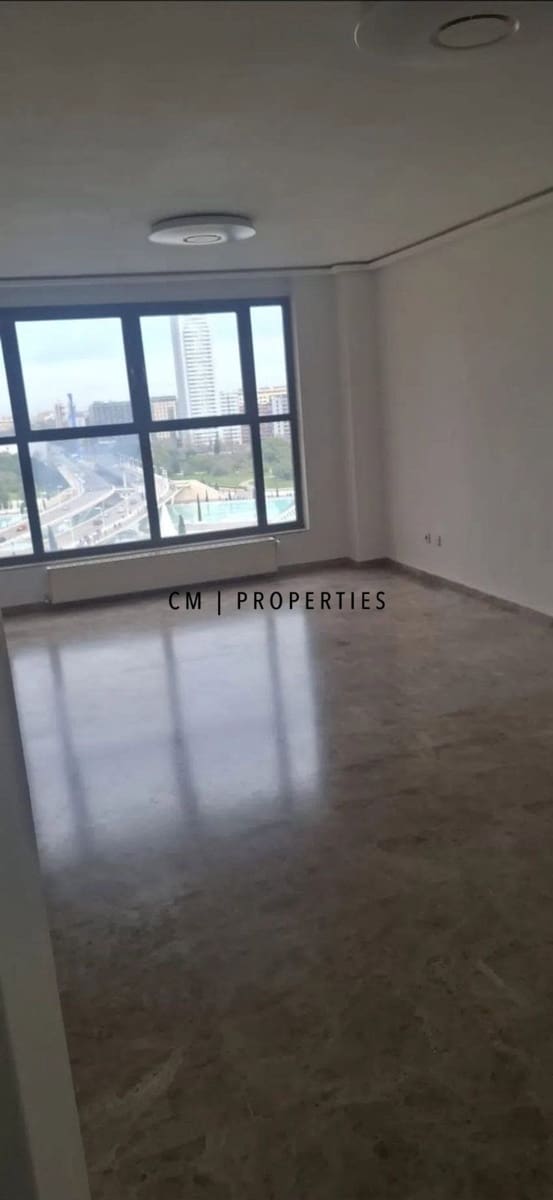 3 bedroom Flat for rent in Valencia city with garage - € 1,800 (Ref: 9499505)