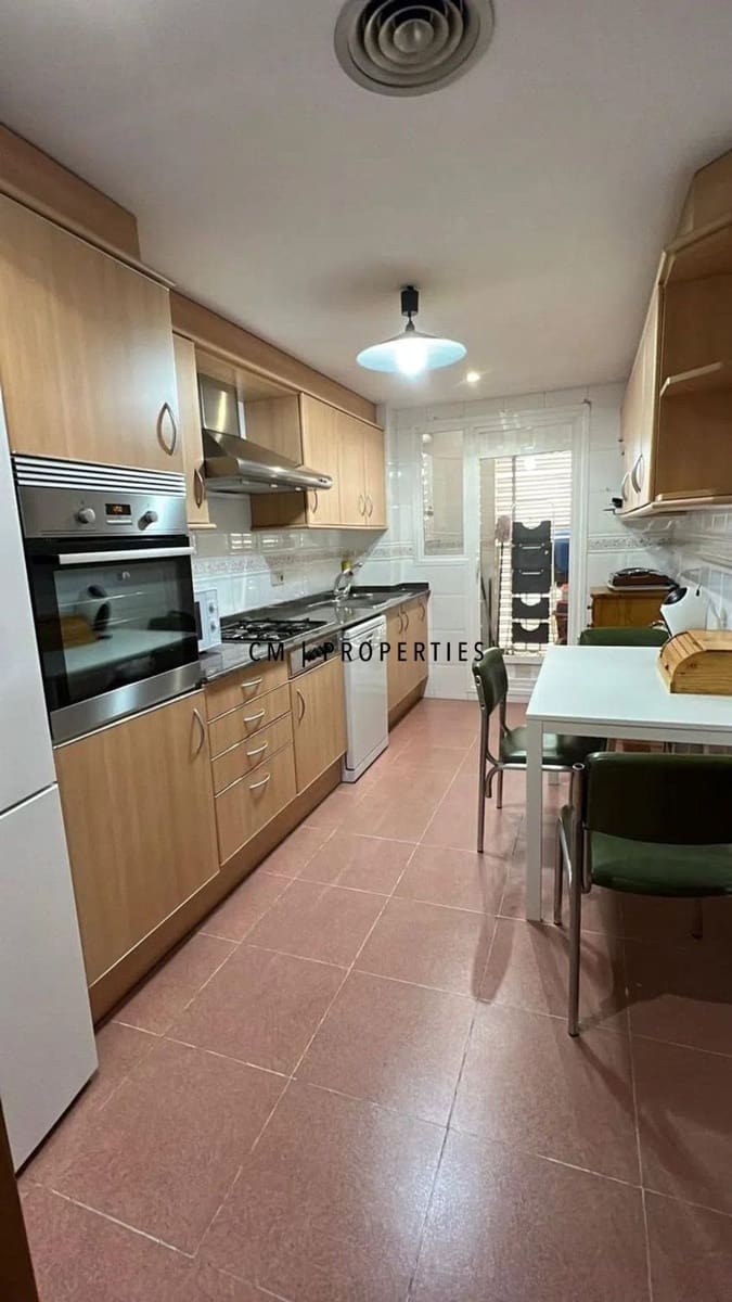 Piso de 4 habitaciones en València ciudad en alquiler - 1.950 € (Ref: 9499521)