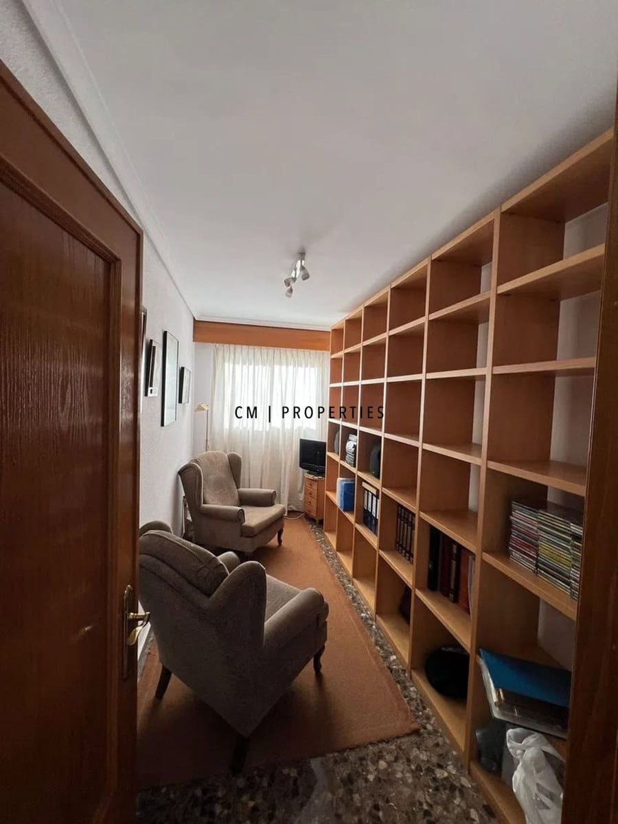 Piso de 4 habitaciones en València ciudad en alquiler - 1.950 € (Ref: 9499521)