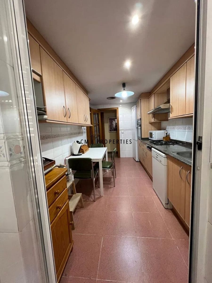 Piso de 4 habitaciones en València ciudad en alquiler - 1.950 € (Ref: 9499521)