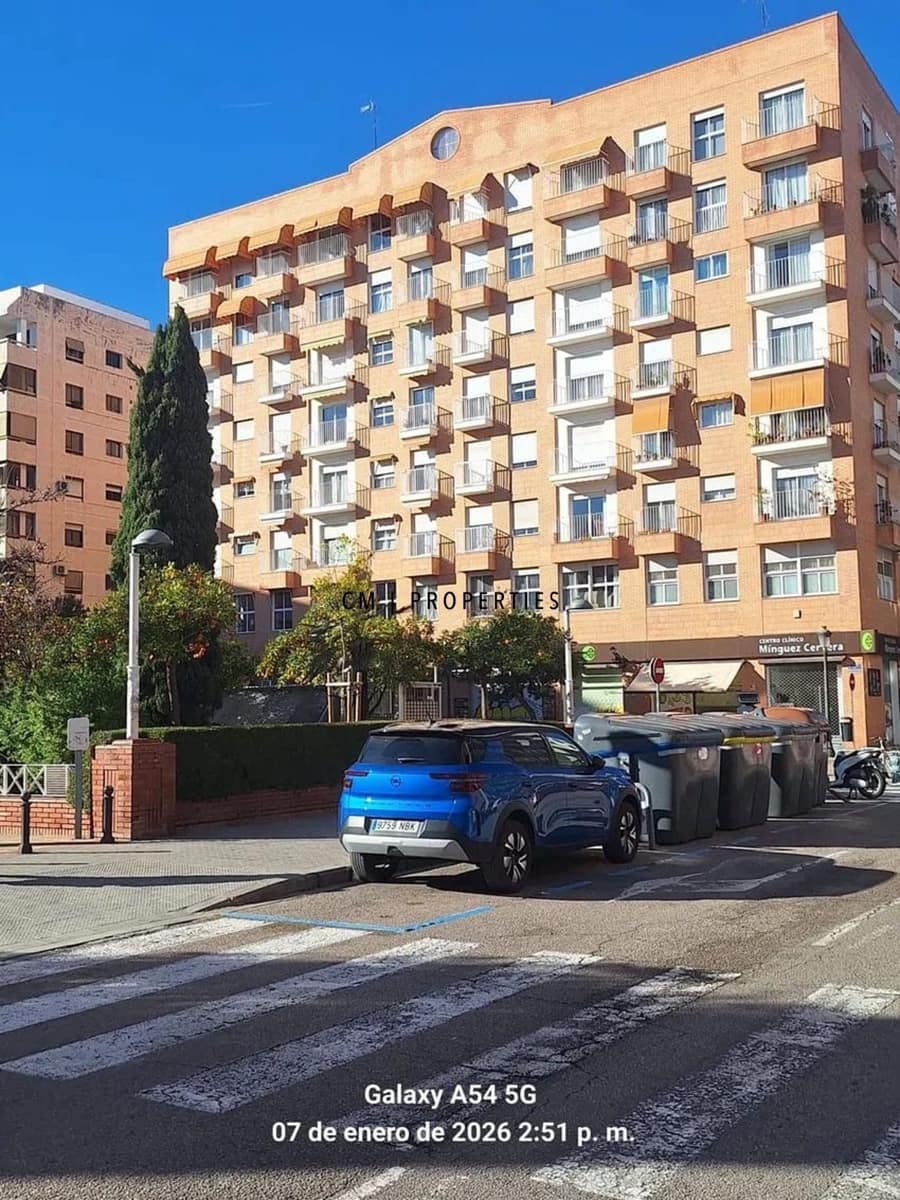 Piso de 4 habitaciones en València ciudad en alquiler - 1.950 € (Ref: 9499521)