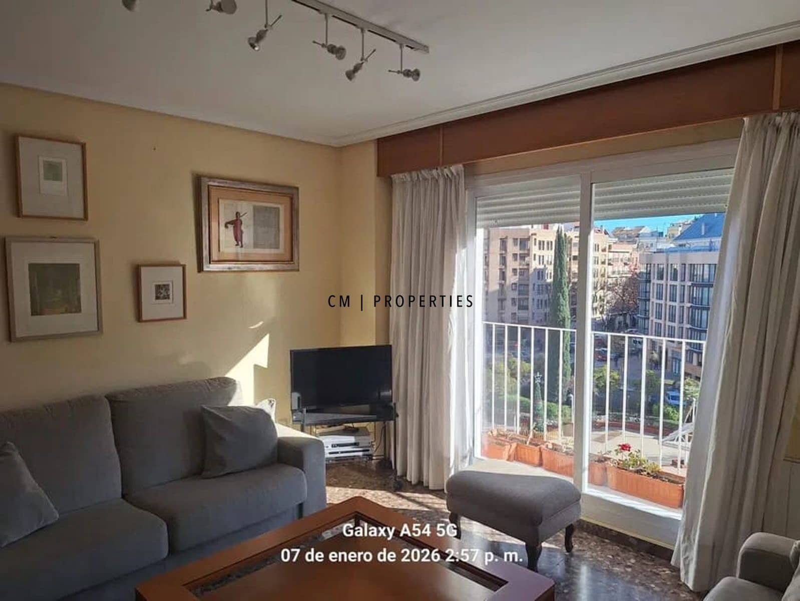 Piso de 4 habitaciones en València ciudad en alquiler - 1.950 € (Ref: 9499521)