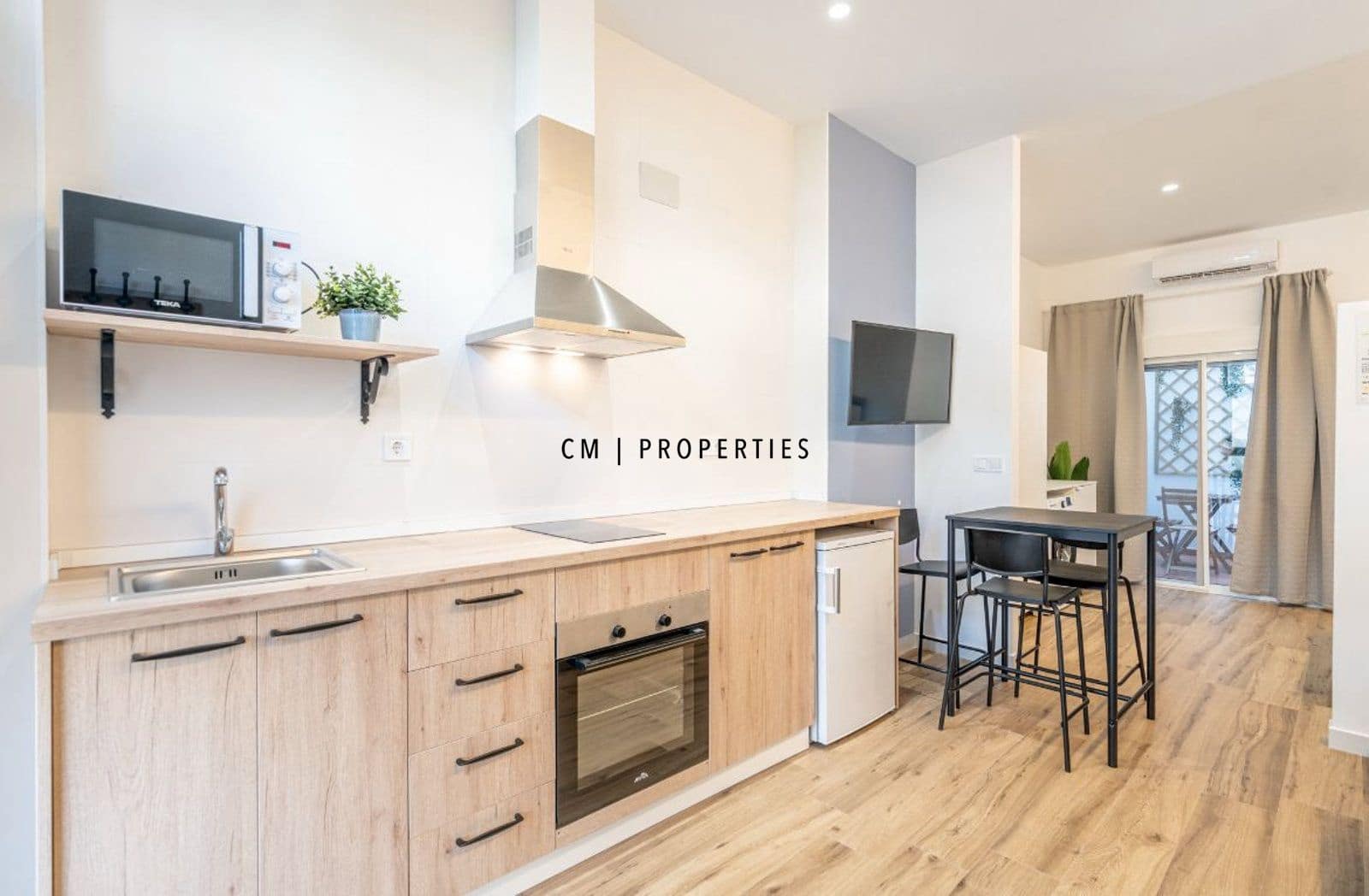 Flat for rent in Valencia city - € 1,200 (Ref: 9500076)