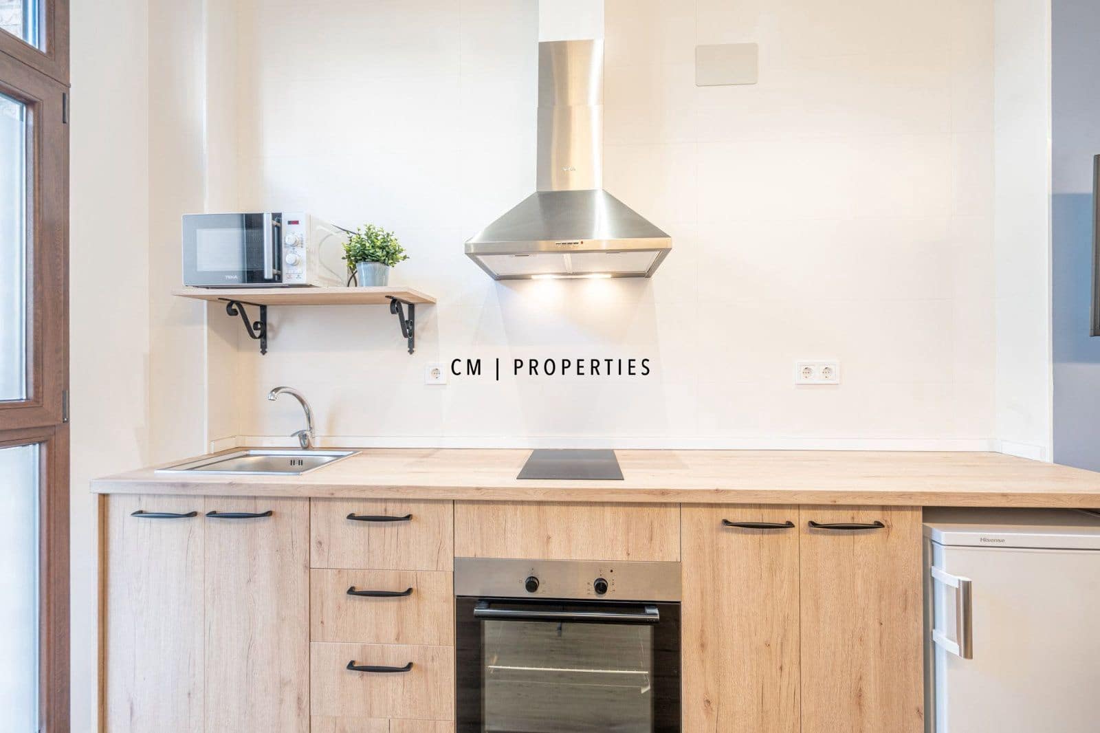 Flat for rent in Valencia city - € 1,200 (Ref: 9500076)