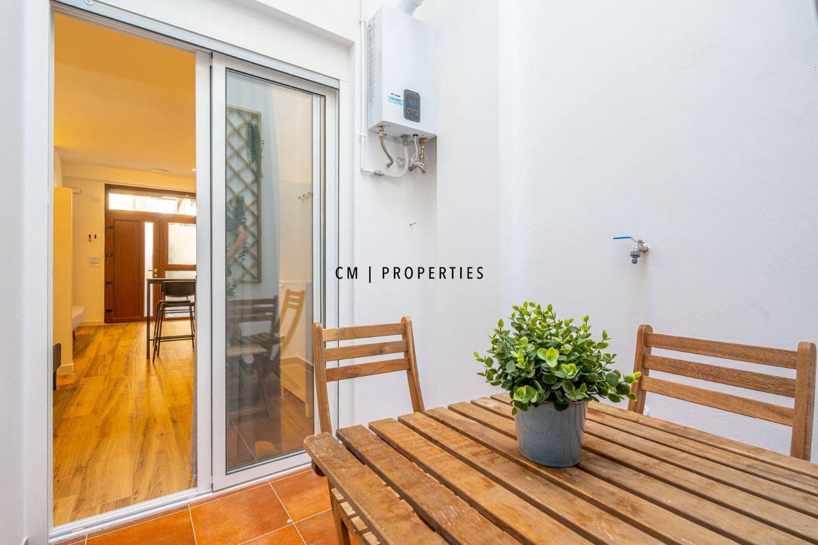 Flat for rent in Valencia city - € 1,200 (Ref: 9500076)