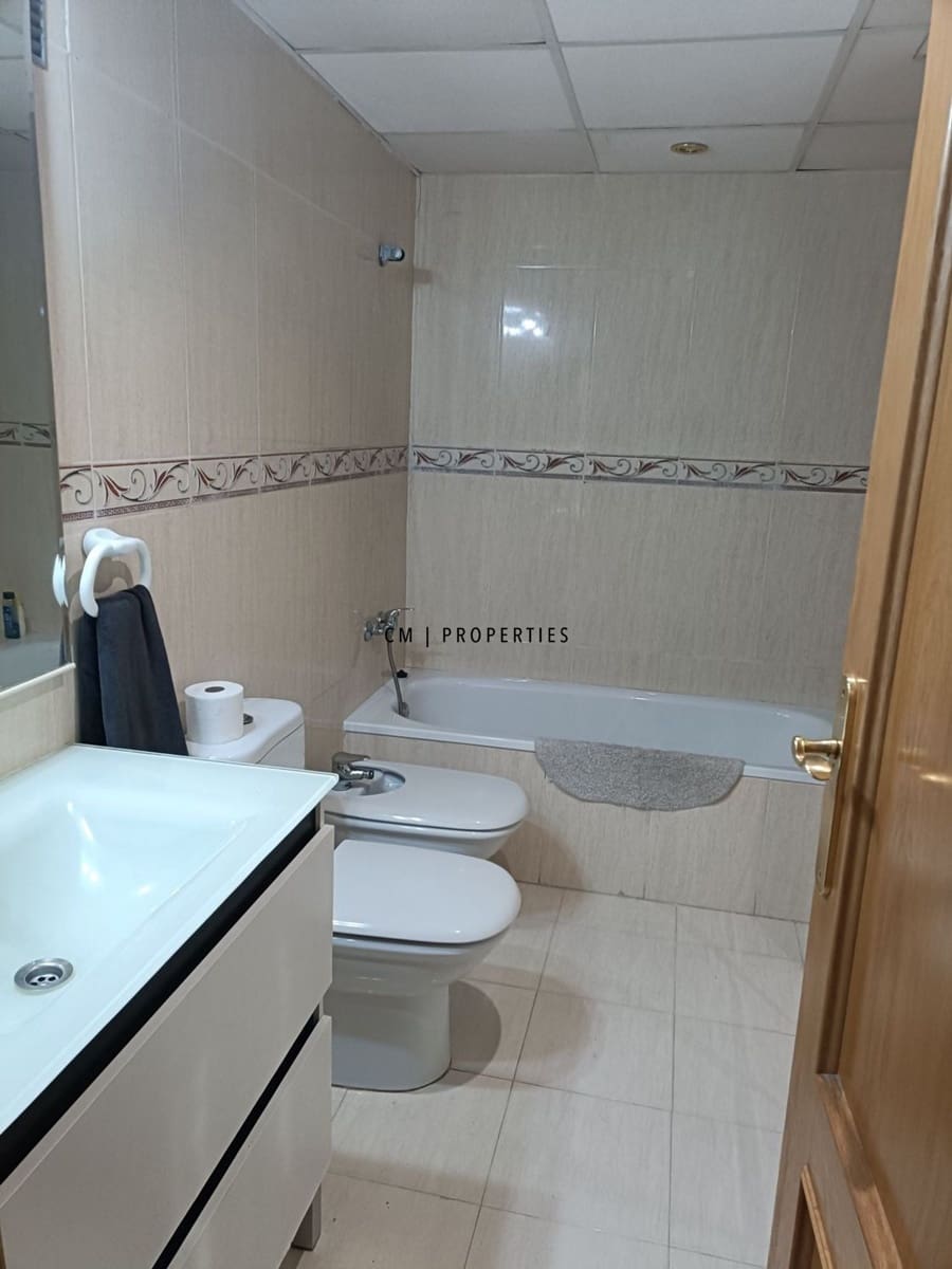 2 slaapkamer Flat te huur in Valencia stad met garage - € 1.250 (Ref: 9500377)
