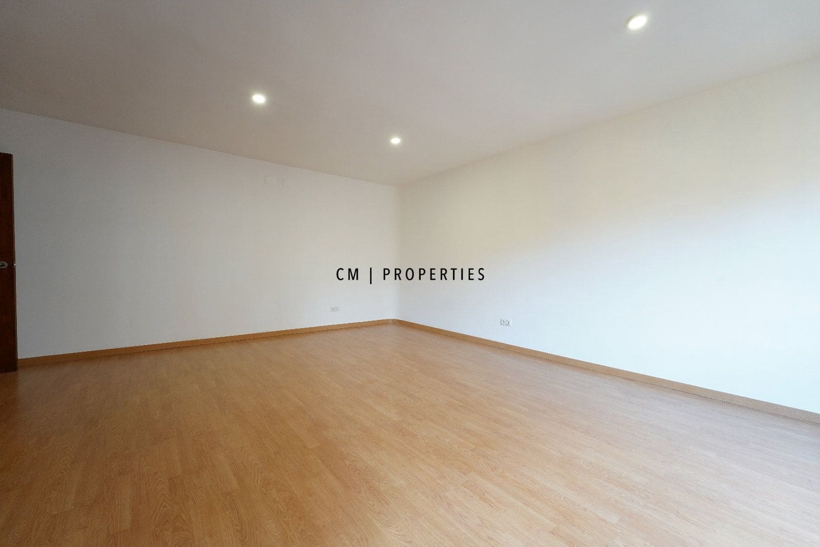 2 soverom Leilighet til leie i Valencia by - € 1 950 (Ref: 9500380)