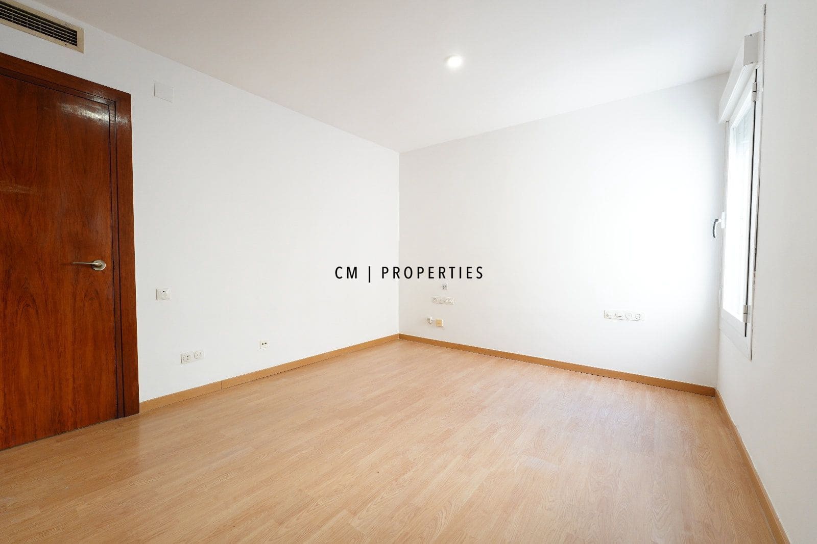 2 soverom Leilighet til leie i Valencia by - € 1 950 (Ref: 9500380)