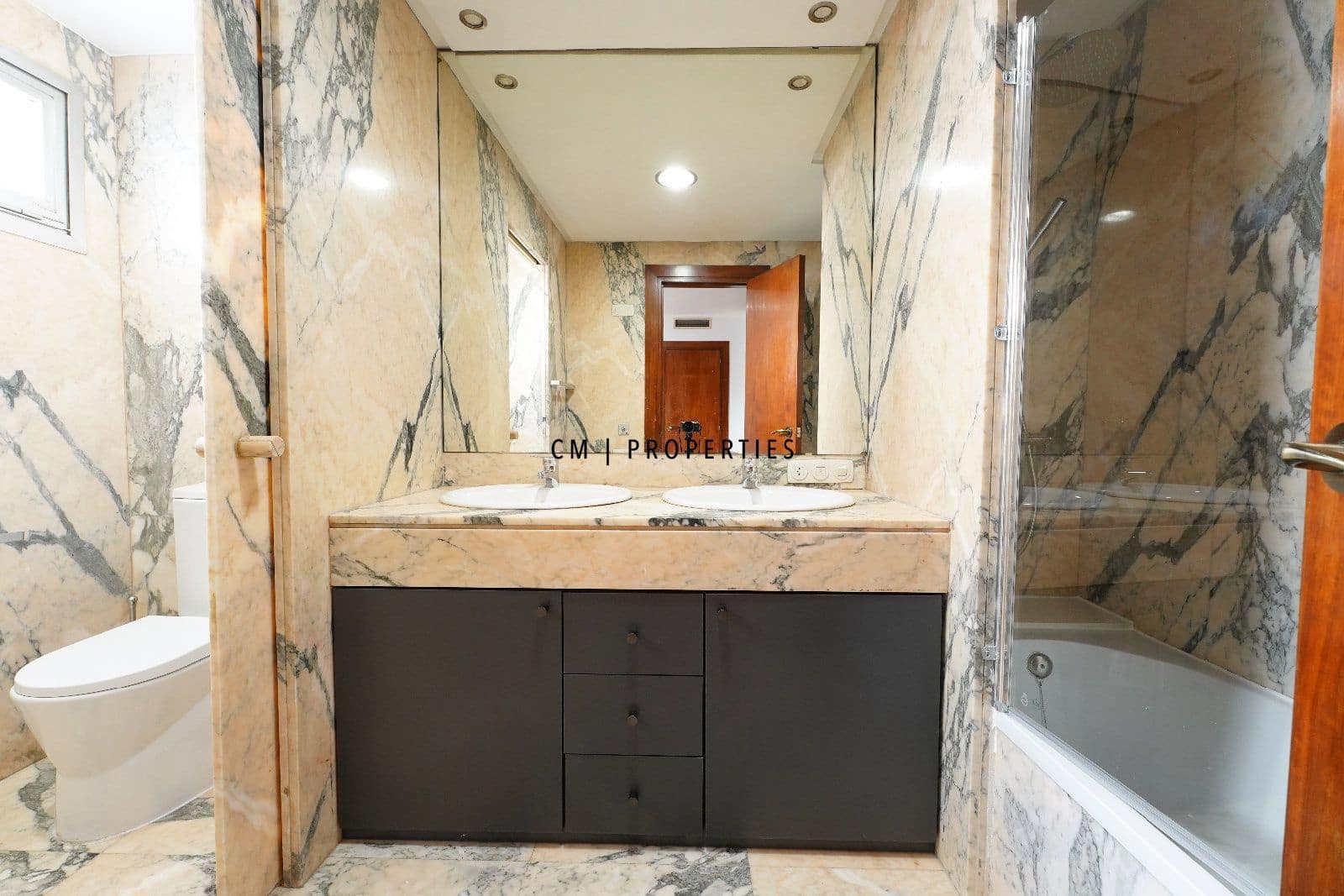 2 soverom Leilighet til leie i Valencia by - € 1 950 (Ref: 9500380)