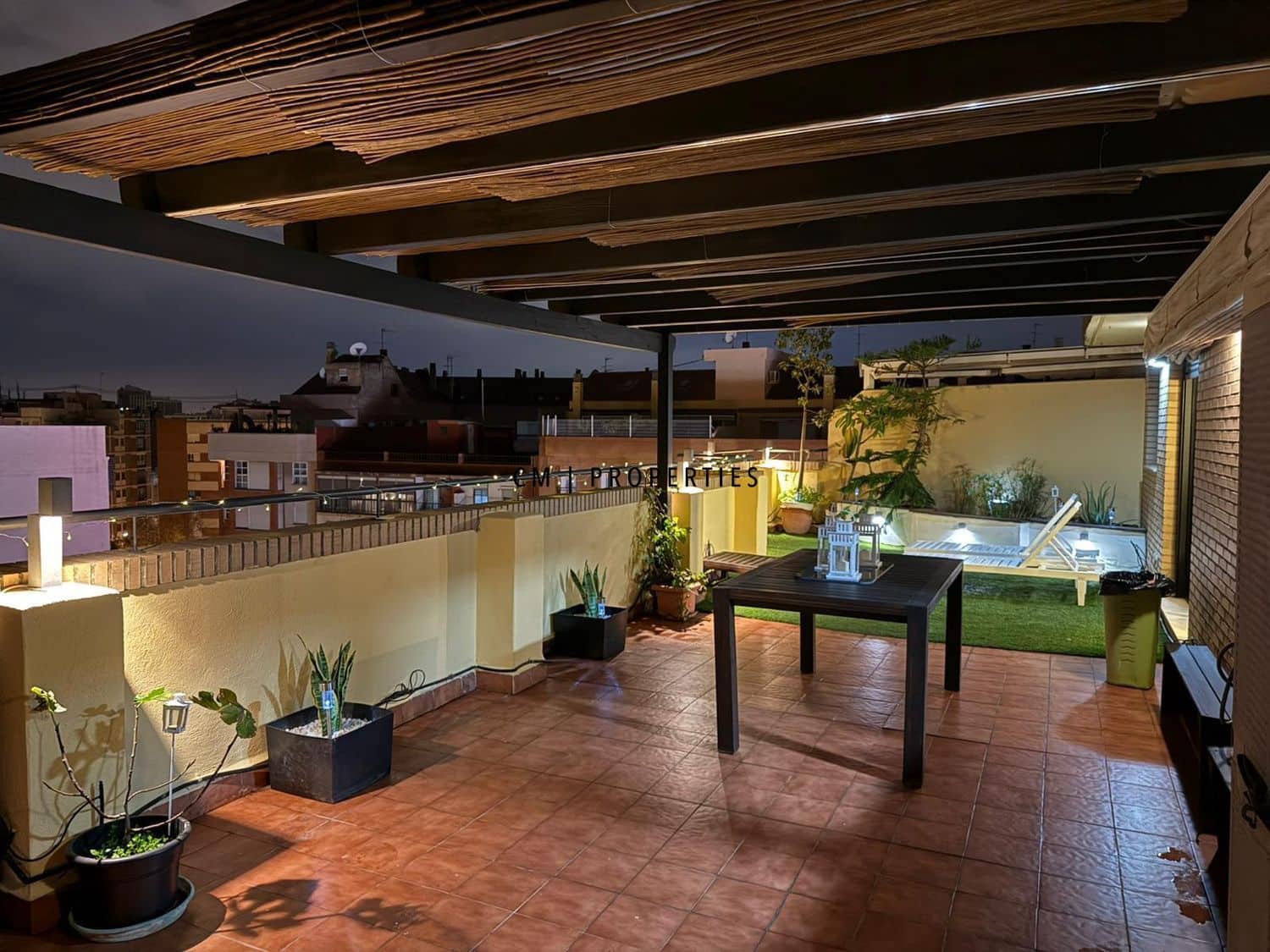 3 bedroom Flat for rent in Valencia city with pool garage - € 2,500 (Ref: 9500381)