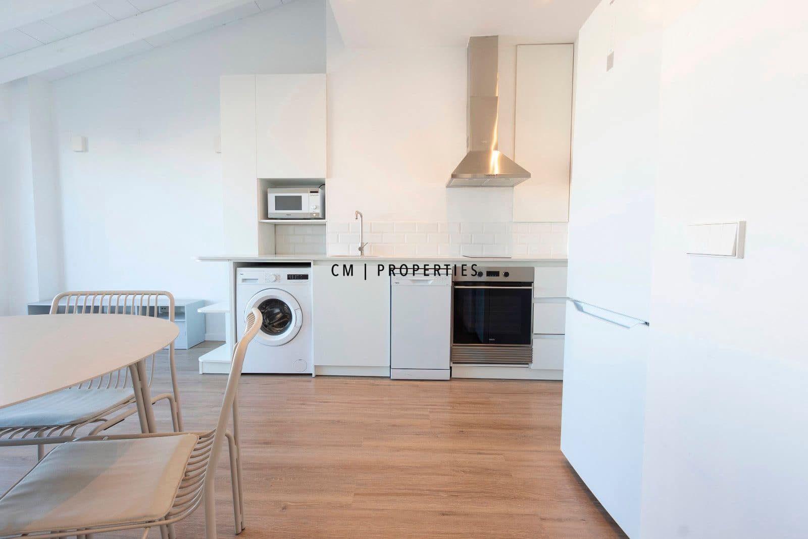 2 bedroom Penthouse for rent in Valencia city - € 1,900 (Ref: 9500382)