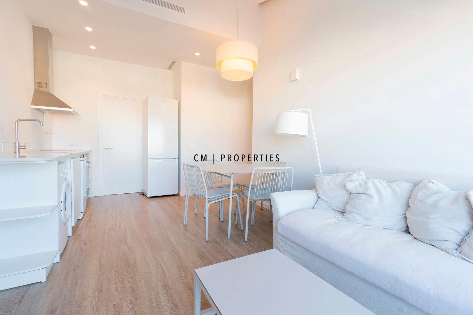 2 bedroom Penthouse for rent in Valencia city - € 1,900 (Ref: 9500382)