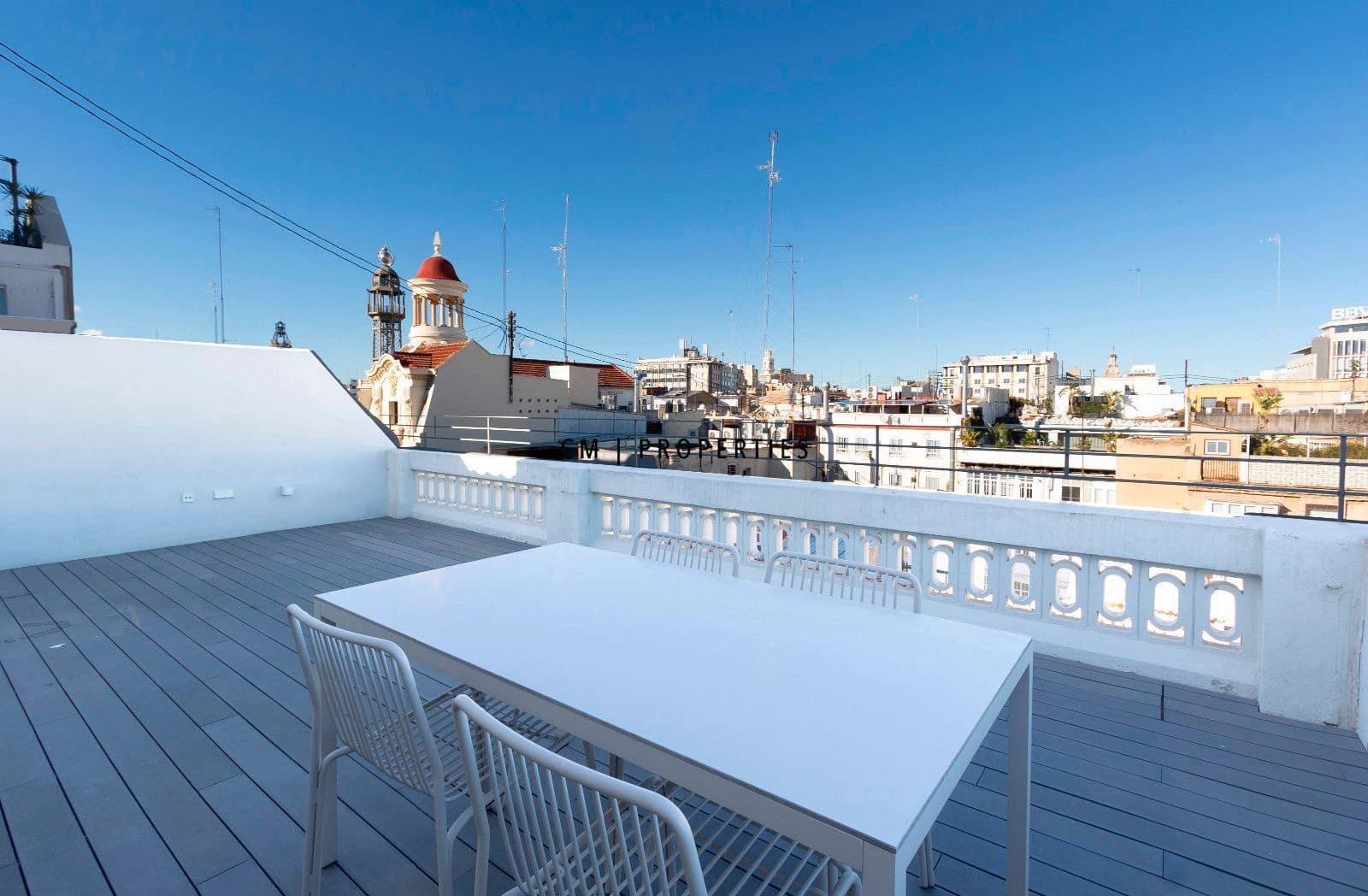 2 bedroom Penthouse for rent in Valencia city - € 1,900 (Ref: 9500382)