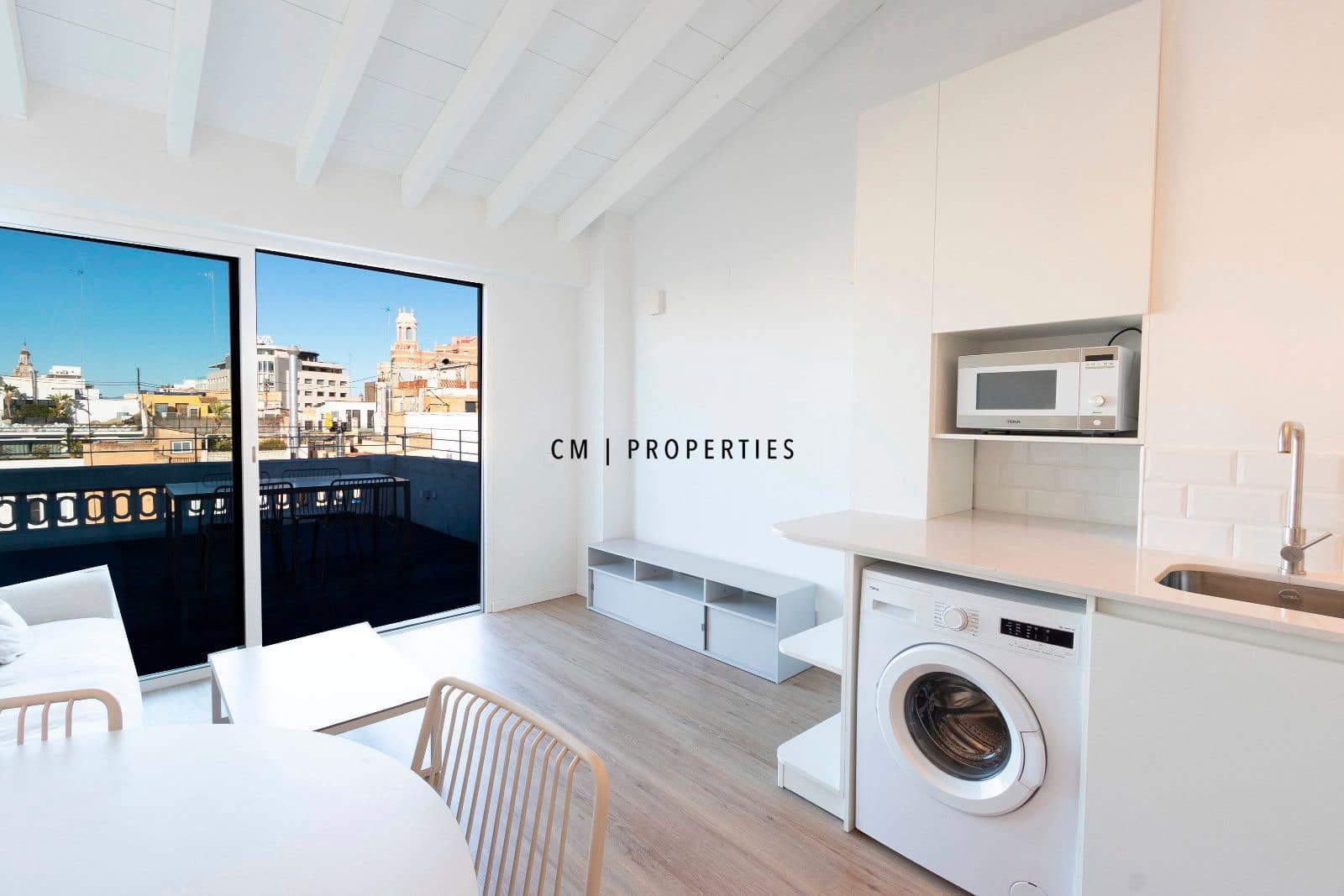 2 bedroom Penthouse for rent in Valencia city - € 1,900 (Ref: 9500382)