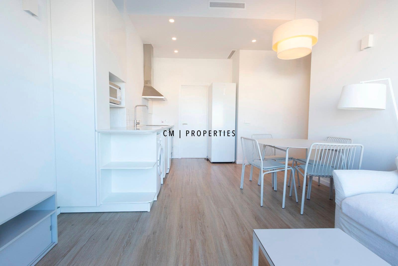 2 bedroom Penthouse for rent in Valencia city - € 1,900 (Ref: 9500382)