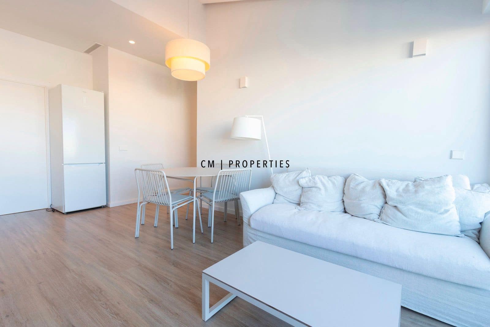 2 bedroom Penthouse for rent in Valencia city - € 1,900 (Ref: 9500382)