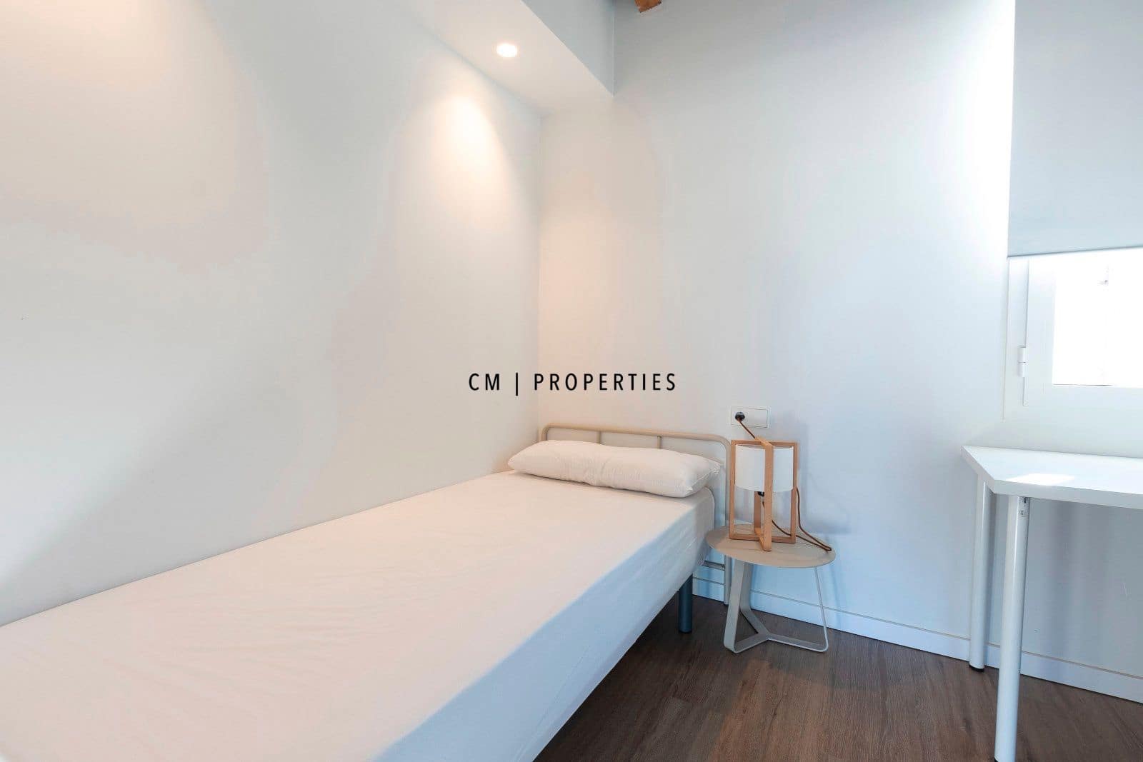 2 bedroom Penthouse for rent in Valencia city - € 1,900 (Ref: 9500382)