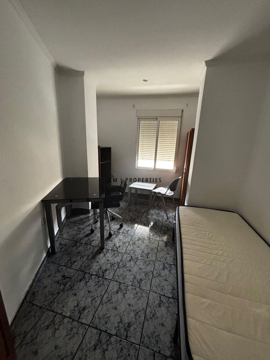 3 bedroom Flat for rent in Valencia city - € 1,100 (Ref: 9503420)