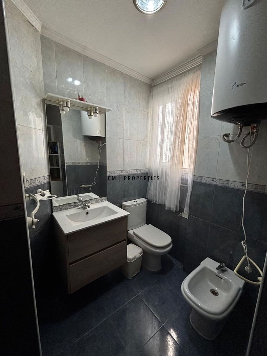 3 bedroom Flat for rent in Valencia city - € 1,100 (Ref: 9503420)