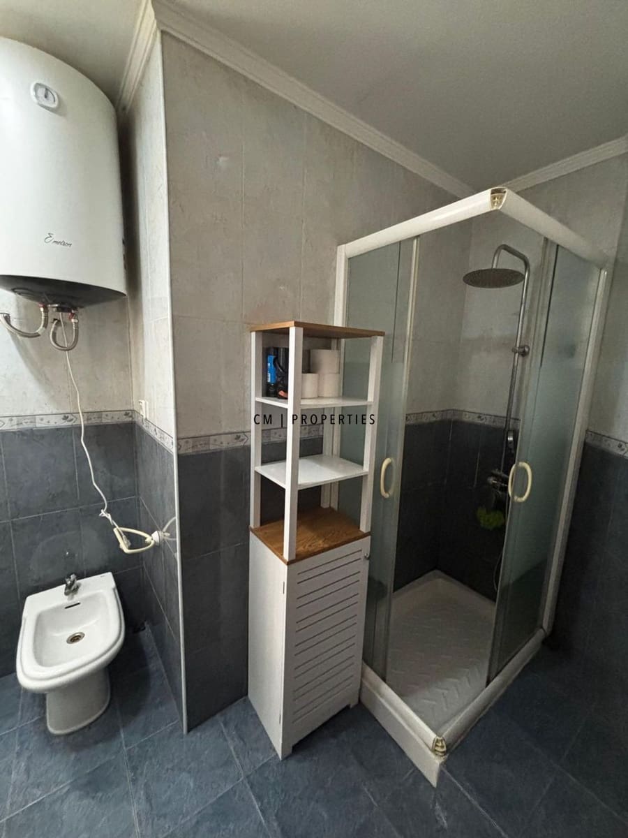 3 bedroom Flat for rent in Valencia city - € 1,100 (Ref: 9503420)