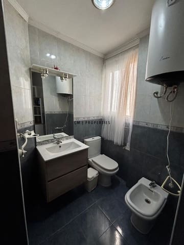 3 makuuhuone Asunto vuokrattavana paikassa Valencia kaupunki - 1 100 € (Ref: 9503420)