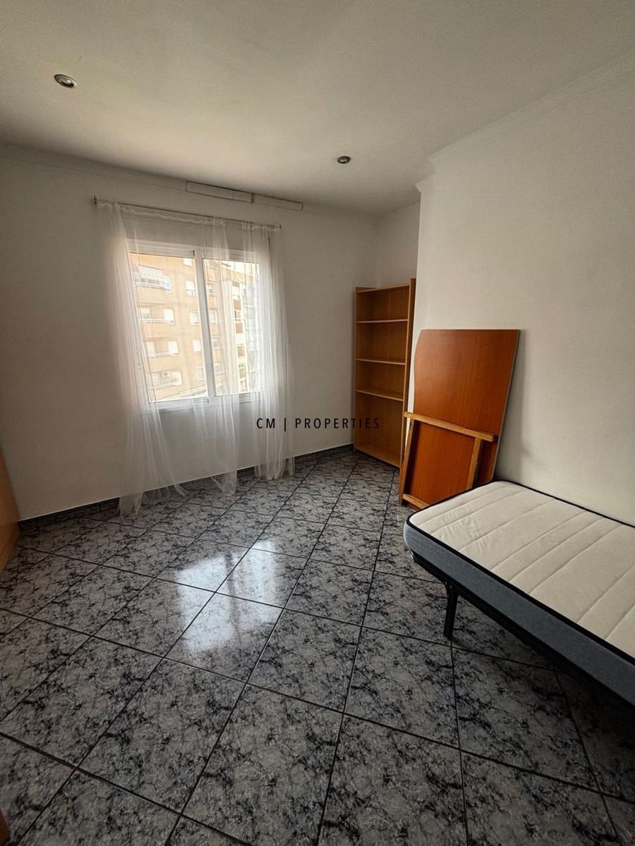 3 bedroom Flat for rent in Valencia city - € 1,100 (Ref: 9503420)