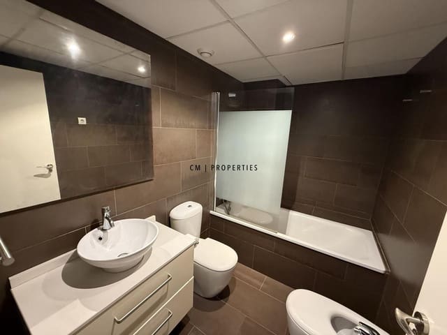 2 quarto Penthouse para arrendar em Ciutat Vella, Valência cidade - 1 595 € (Ref: 9503421)