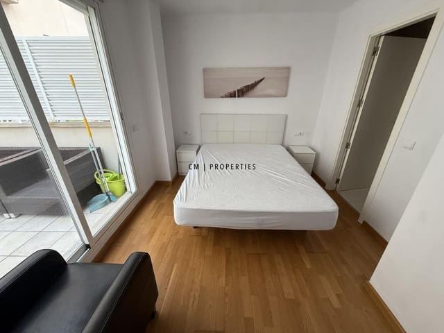 2 quarto Penthouse para arrendar em Ciutat Vella, Valência cidade - 1 595 € (Ref: 9503421)