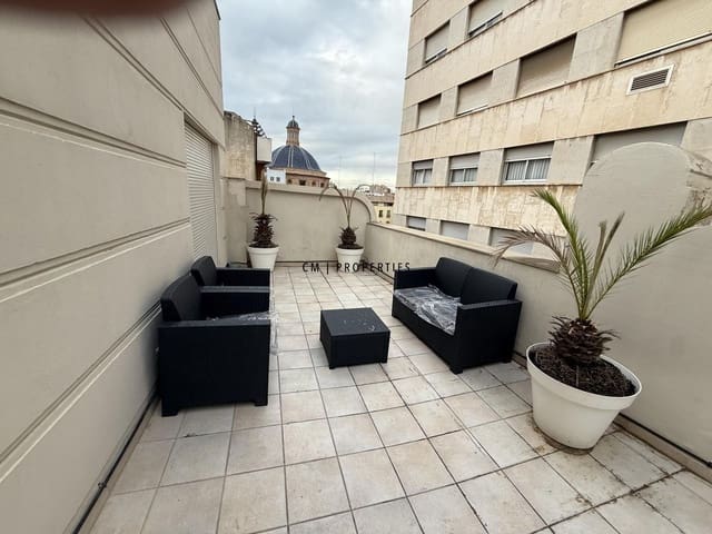 2 quarto Penthouse para arrendar em Ciutat Vella, Valência cidade - 1 595 € (Ref: 9503421)