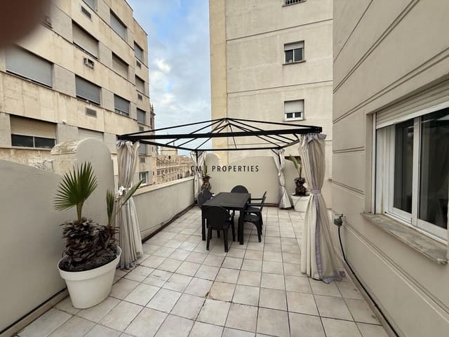 2 quarto Penthouse para arrendar em Ciutat Vella, Valência cidade - 1 595 € (Ref: 9503421)