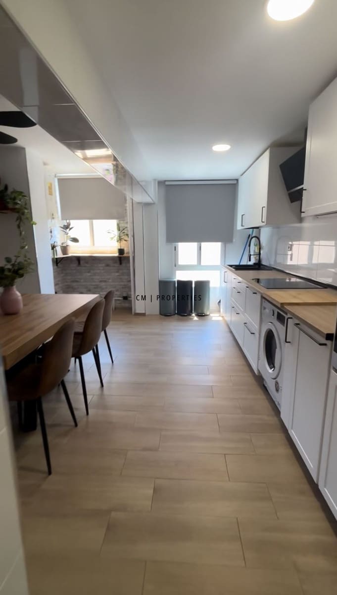 3 slaapkamer Flat te koop in Valencia stad - € 350.000 (Ref: 9503422)