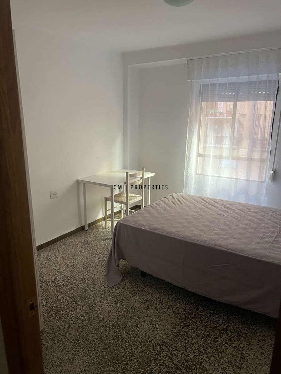 Piso de 4 habitaciones en València ciudad en alquiler - 2.000 € (Ref: 9506442)