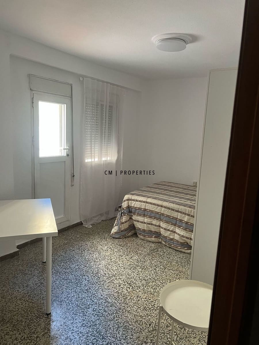Piso de 4 habitaciones en València ciudad en alquiler - 2.000 € (Ref: 9506442)