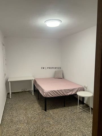 Piso de 4 habitaciones en Ciutat Vella, València ciudad en alquiler - 2.000 € (Ref: 9506442)