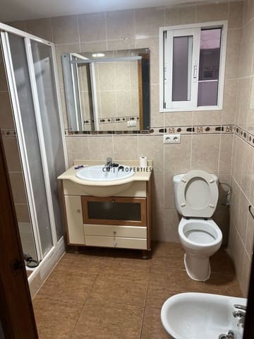 Piso de 4 habitaciones en Ciutat Vella, València ciudad en alquiler - 2.000 € (Ref: 9506442)