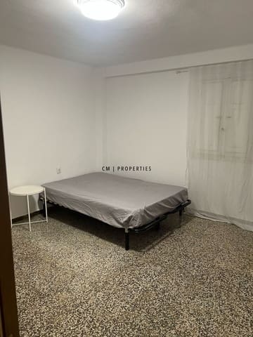 Piso de 4 habitaciones en Ciutat Vella, València ciudad en alquiler - 2.000 € (Ref: 9506442)