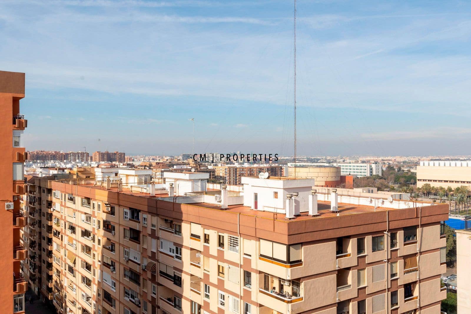 2 bedroom Flat for rent in Valencia city with garage - € 1,200 (Ref: 9506597)
