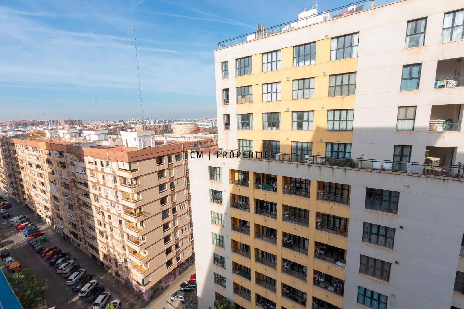 2 bedroom Flat for rent in Valencia city with garage - € 1,200 (Ref: 9506597)