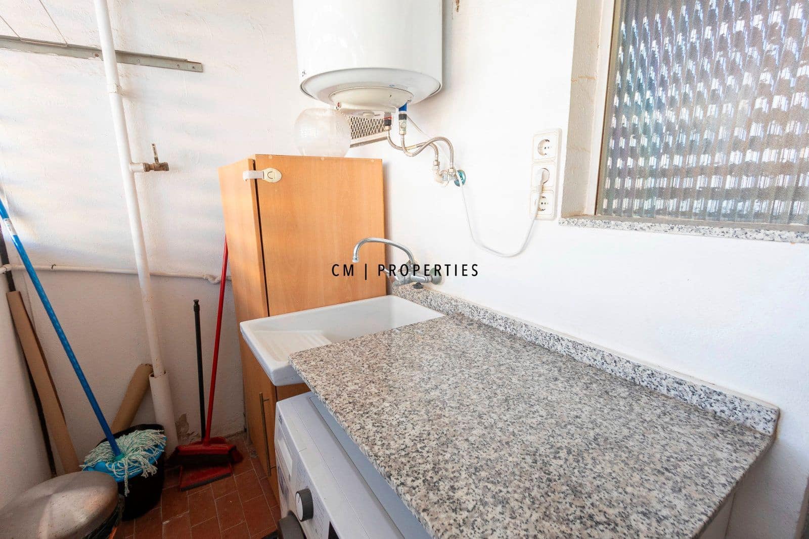 2 bedroom Flat for rent in Valencia city with garage - € 1,200 (Ref: 9506597)