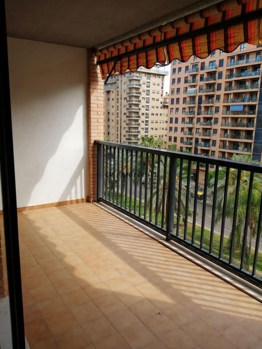4 bedroom Flat for rent in Valencia city with garage - € 2,500 (Ref: 9506598)