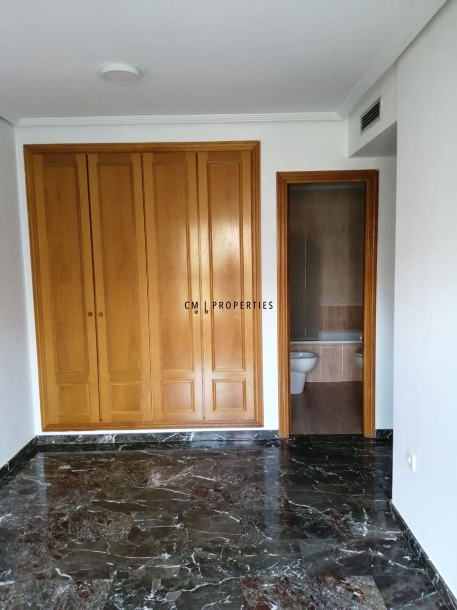 4 bedroom Flat for rent in Valencia city with garage - € 2,500 (Ref: 9506598)
