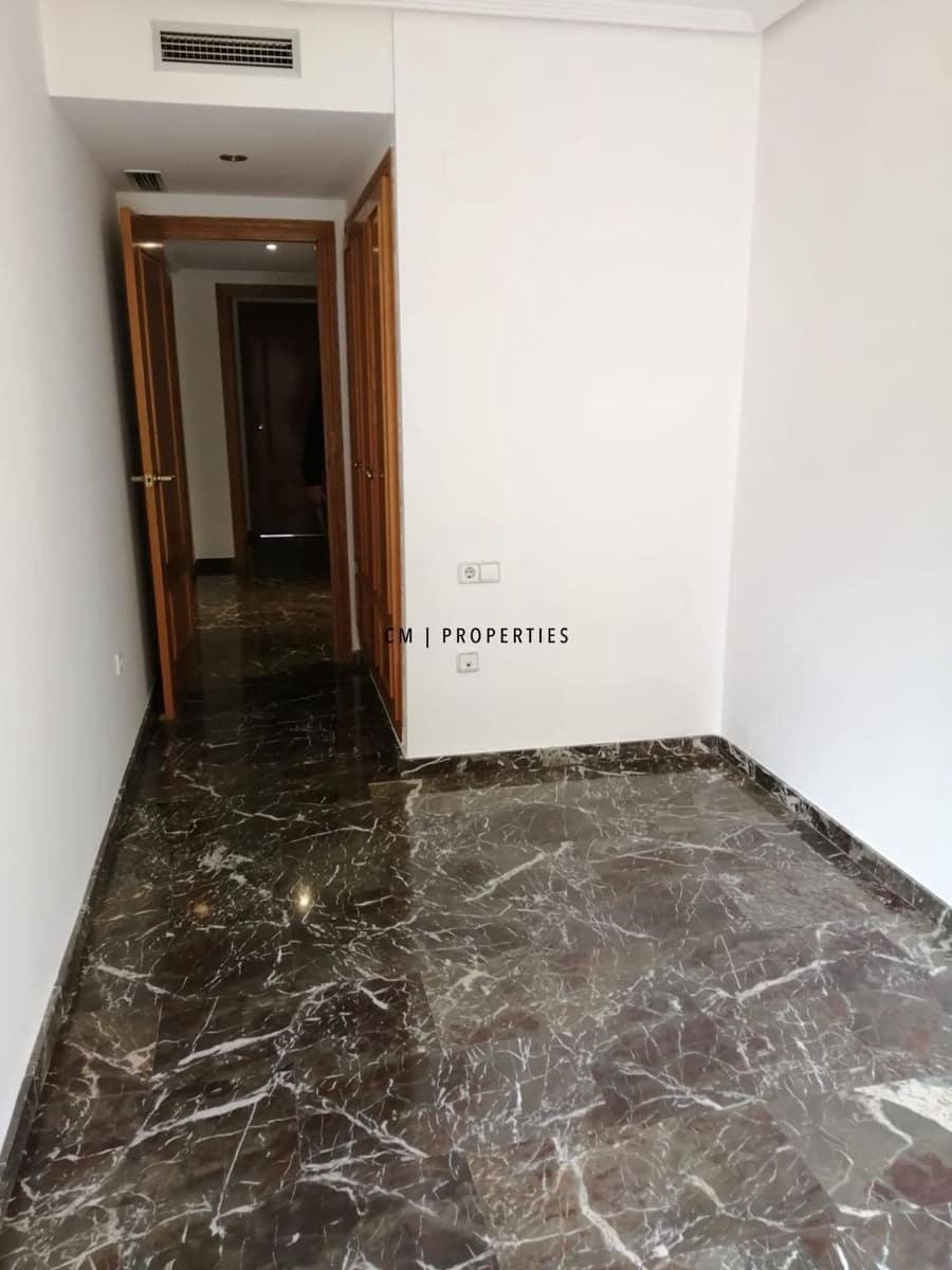 4 bedroom Flat for rent in Valencia city with garage - € 2,500 (Ref: 9506598)