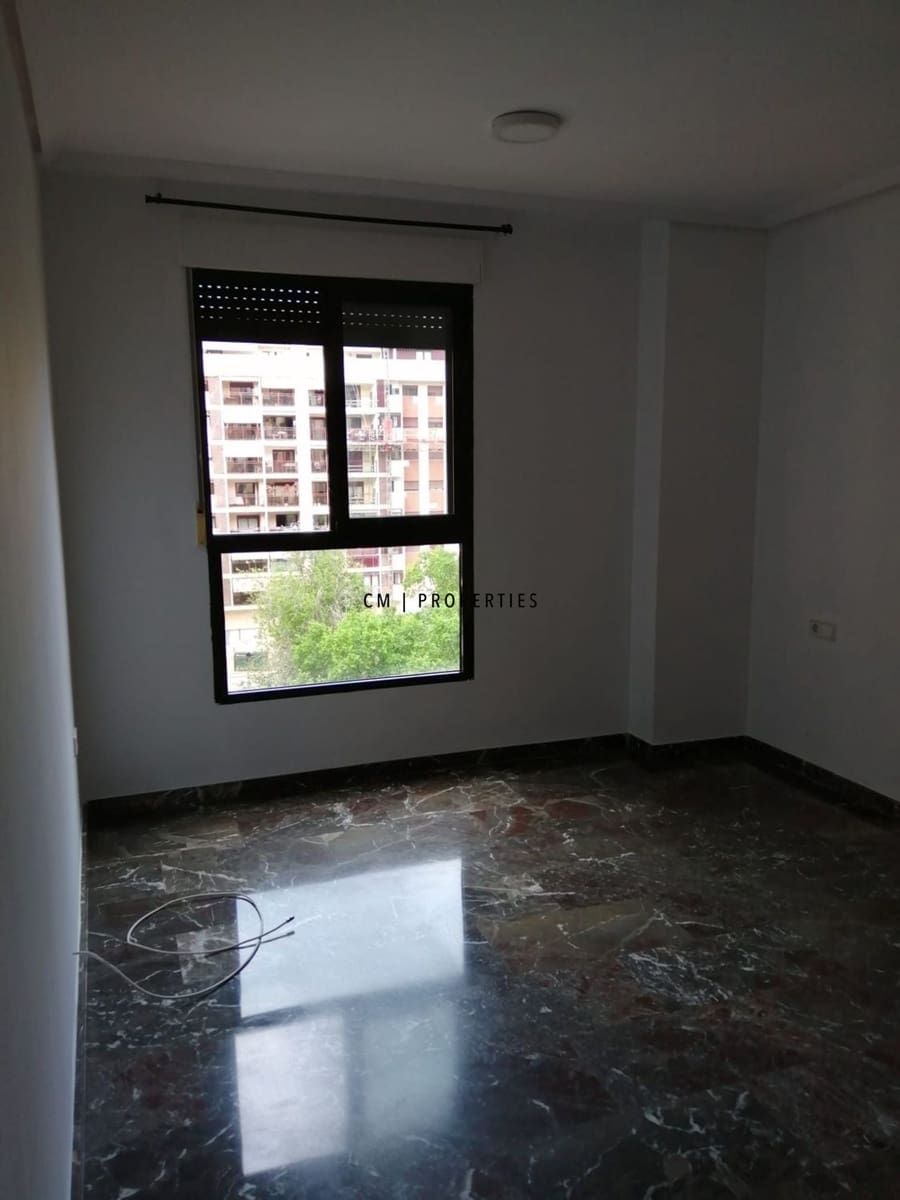 4 bedroom Flat for rent in Valencia city with garage - € 2,500 (Ref: 9506598)