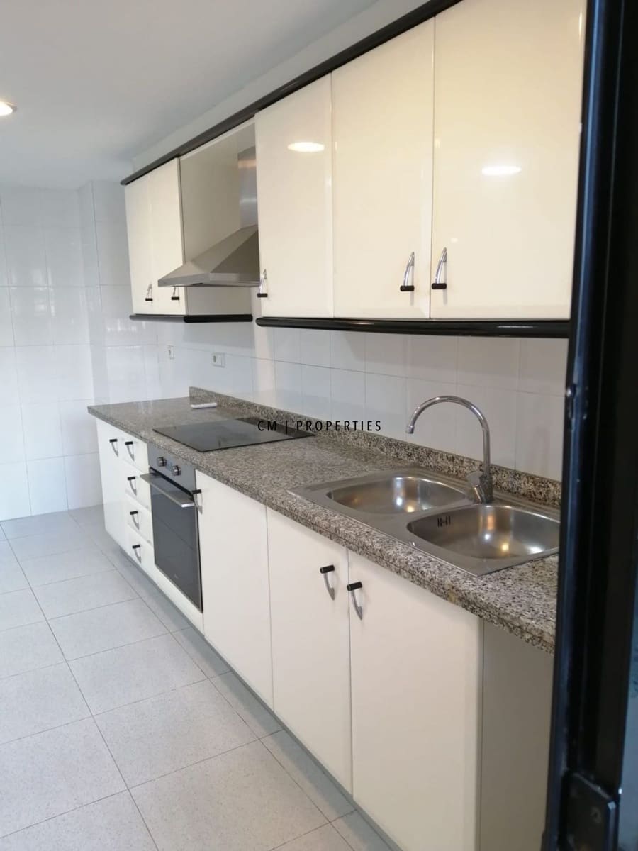 4 bedroom Flat for rent in Valencia city with garage - € 2,500 (Ref: 9506598)